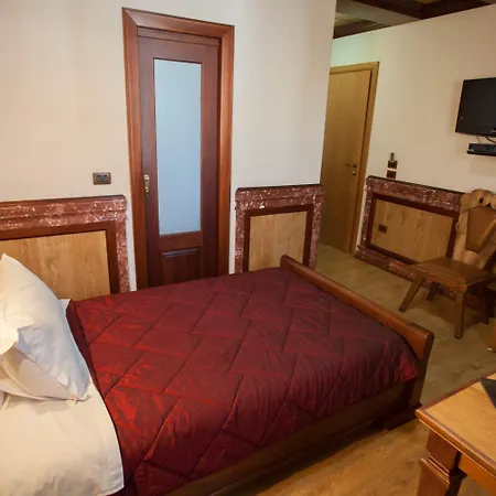 Brilant Antik 酒店 地拉那