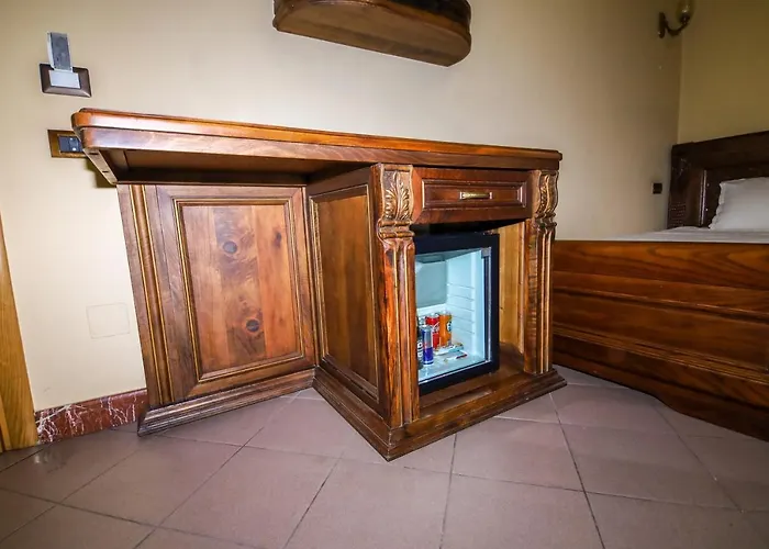 Brilant Antik 4* 티라나